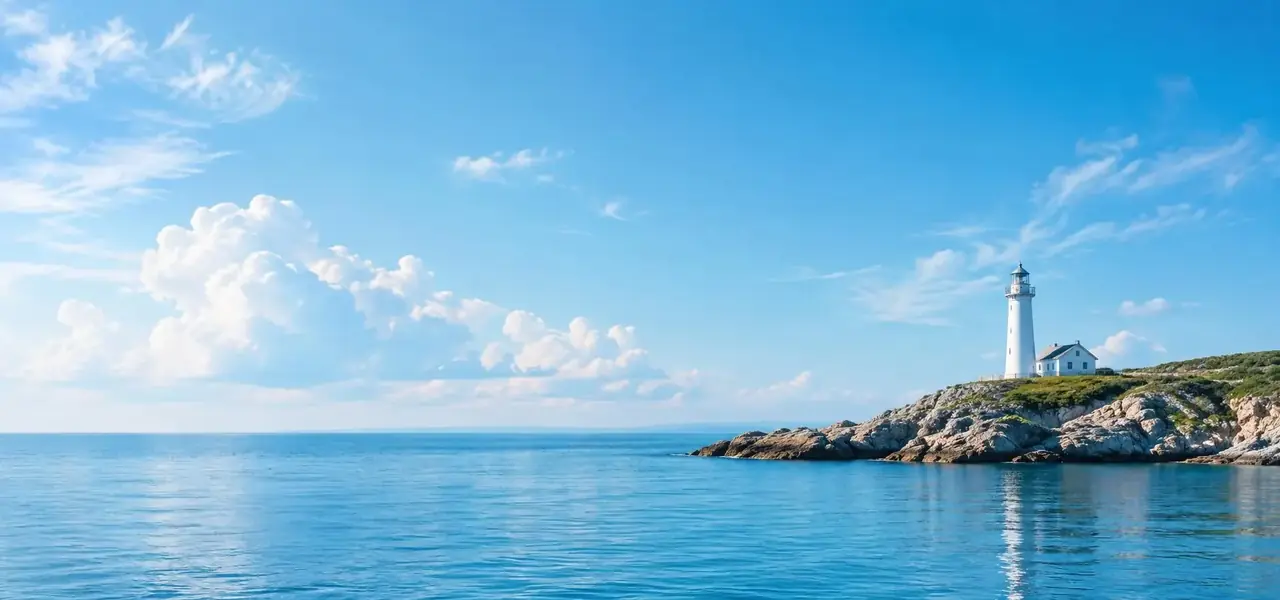 欧美大片片库页首图,暴风海岸与灯塔的冷暖对比场景